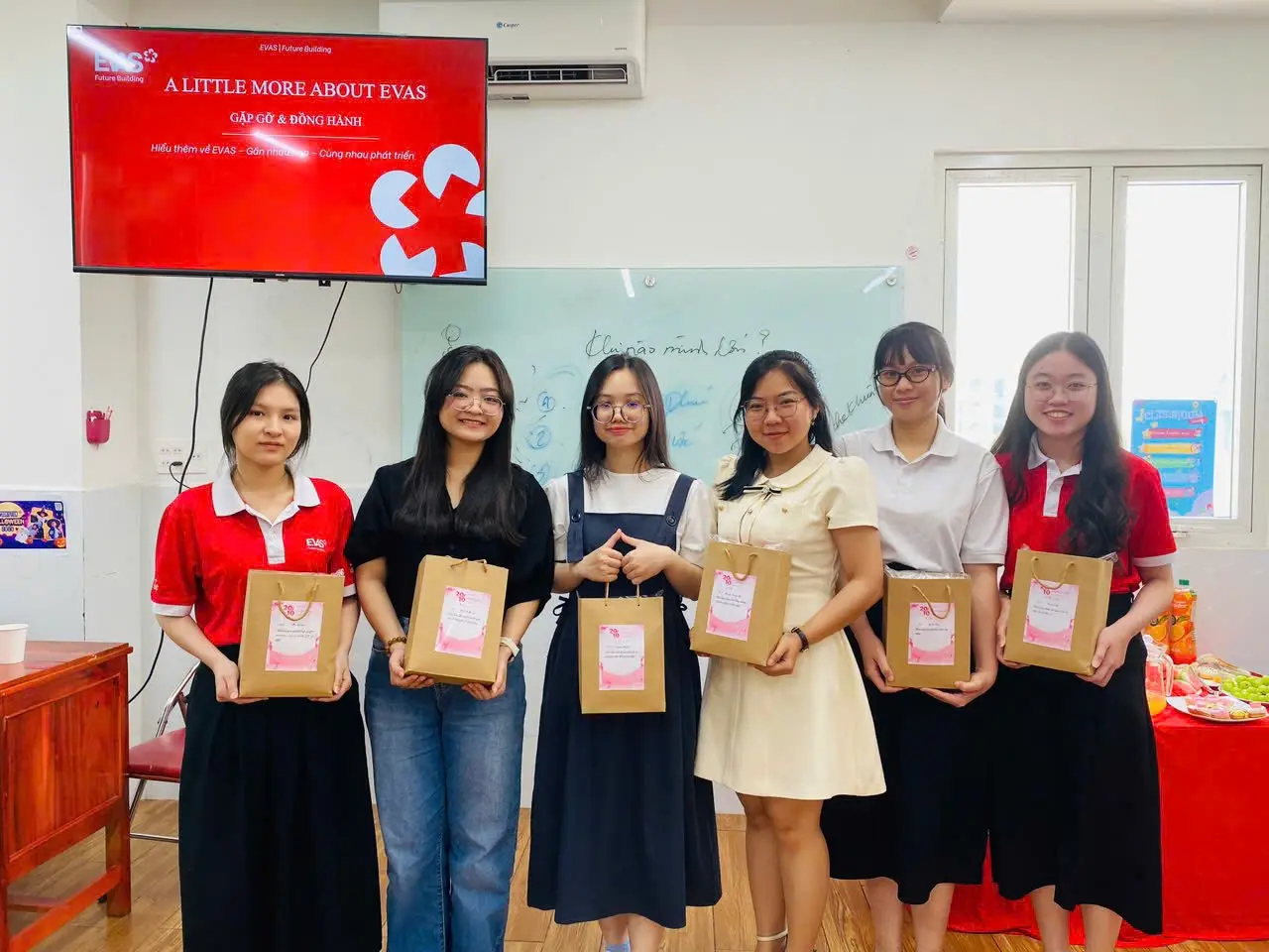 Ngày Phụ nữ Việt Nam 20/10 – Gửi những yêu thương dịu dàng