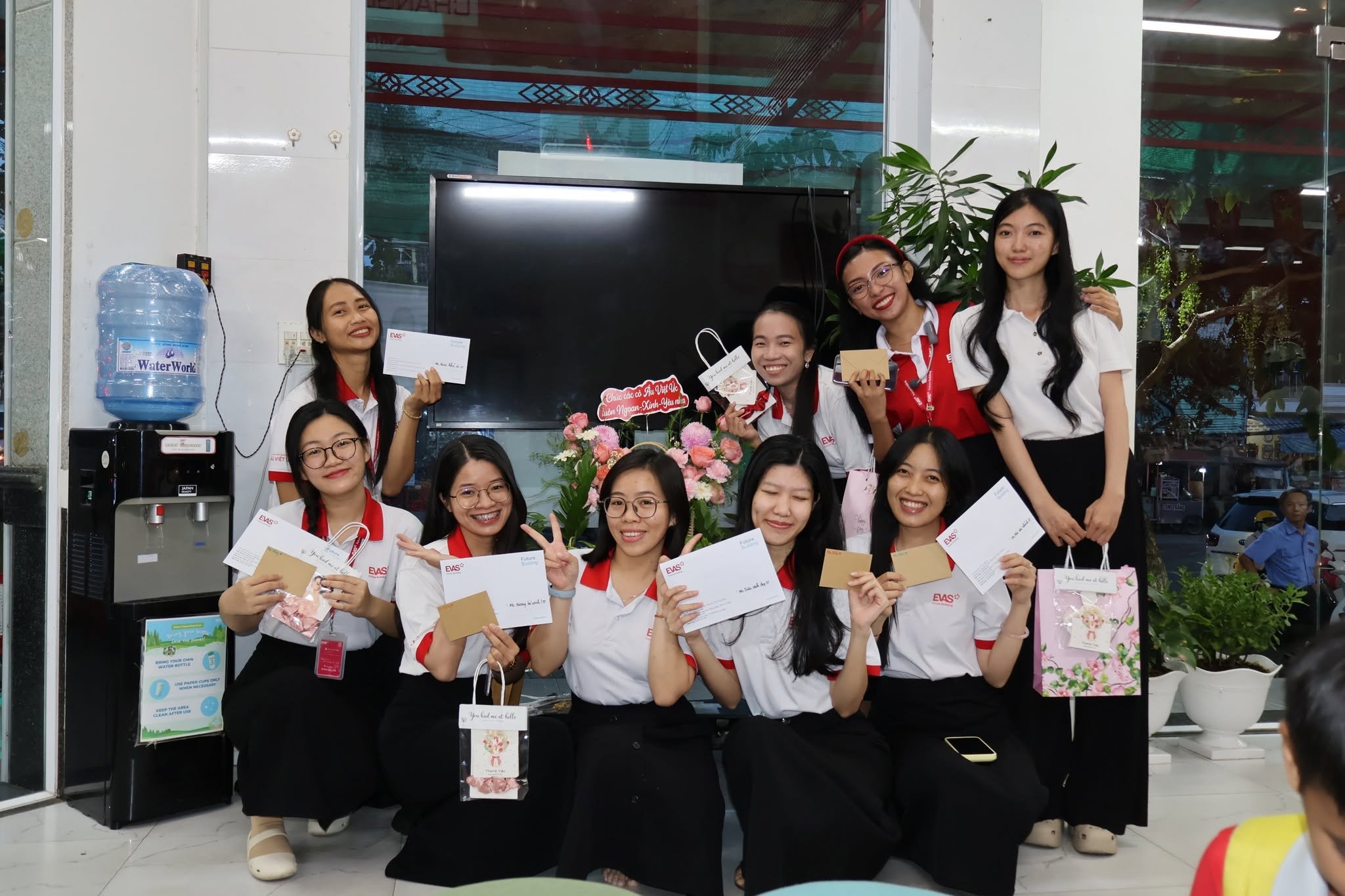 Ngày Phụ nữ Việt Nam 20/10 – Gửi những yêu thương dịu dàng